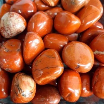 Jaspe rouge , pierre naturelle polie.
