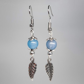 Boucles d'oreilles pendantes  Aigue-marine et breloques plumes.