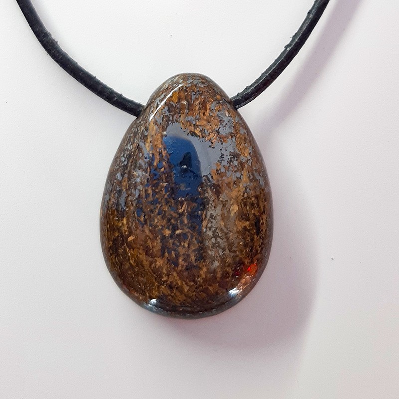 Pendentif Bronzite, pierre percée.