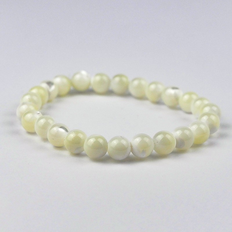 Bracelet en perles naturelles de nacre. Bracelet en perles naturelles de nacre.