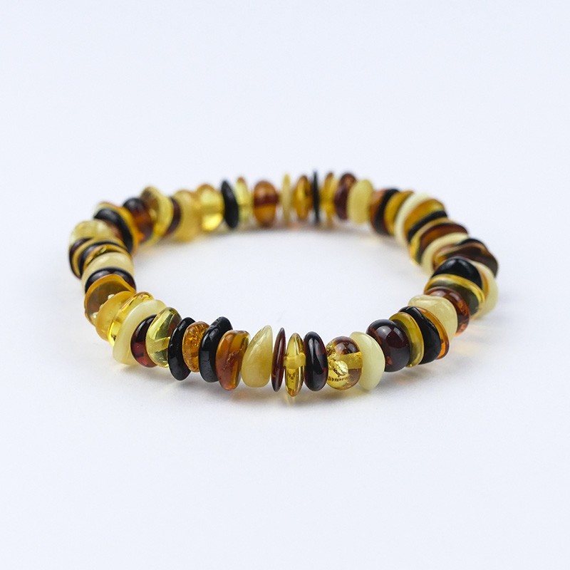Bracelet en fragments naturels d'Ambre polis. Bracelet en fragments naturels d'Ambre polis.