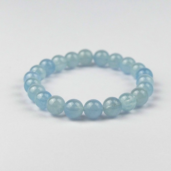 Bracelet en pierres naturelles Aigue-marine .