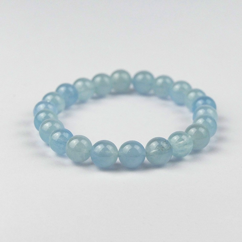 Bracelet en pierres naturelles Aigue-marine . Bracelet en pierres naturelles Aigue-marine .