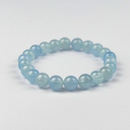 Bracelet en pierres naturelles Aigue-marine .
