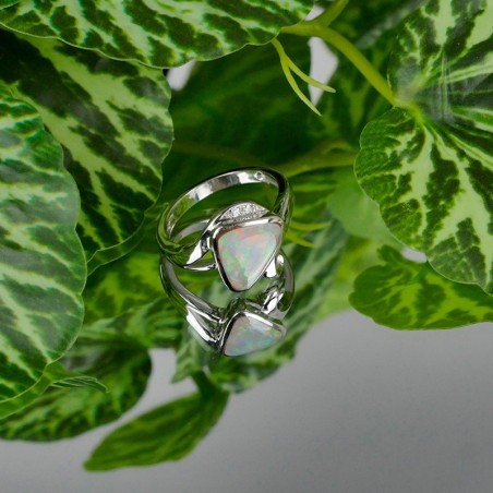 Bague Opale blanche et argent rhodié