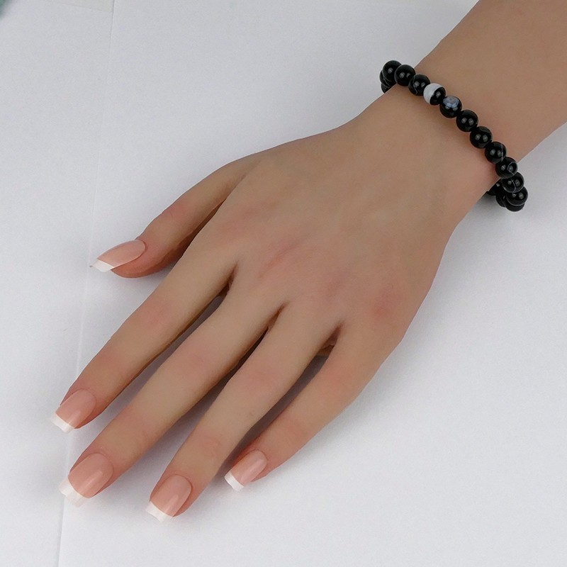 Bracelet en pierres naturelles Agate du Botswana noire.