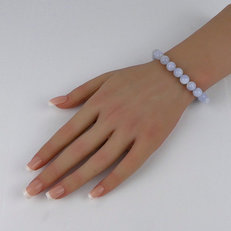 Bracelet en pierres naturelles Calcédoine bleue.
