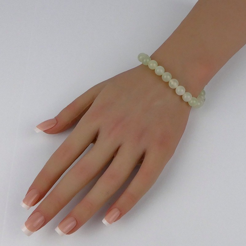 Bracelet en pierres naturelles Jade vert .