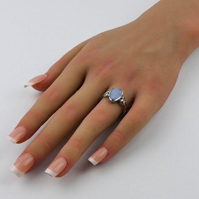 Bague  Opale bleue ovale et Argent rhodié