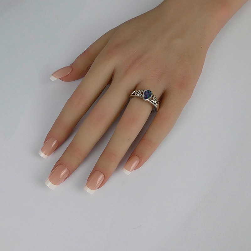 Bague  Opale bleue, argent rhodié