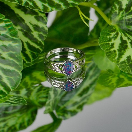 Bague  Opale bleue, argent rhodié