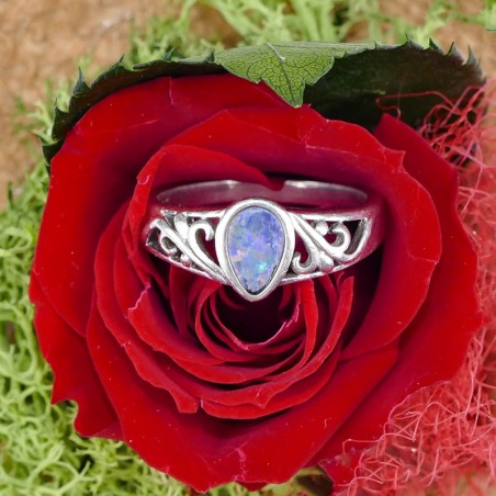 Bague  Opale bleue, argent rhodié