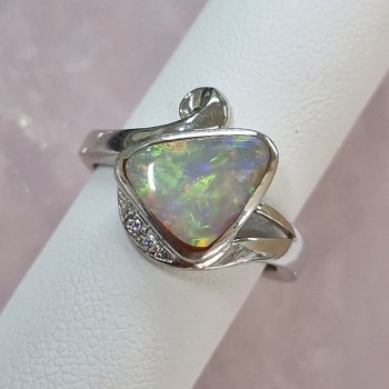 Bague Opale blanche et argent rhodié