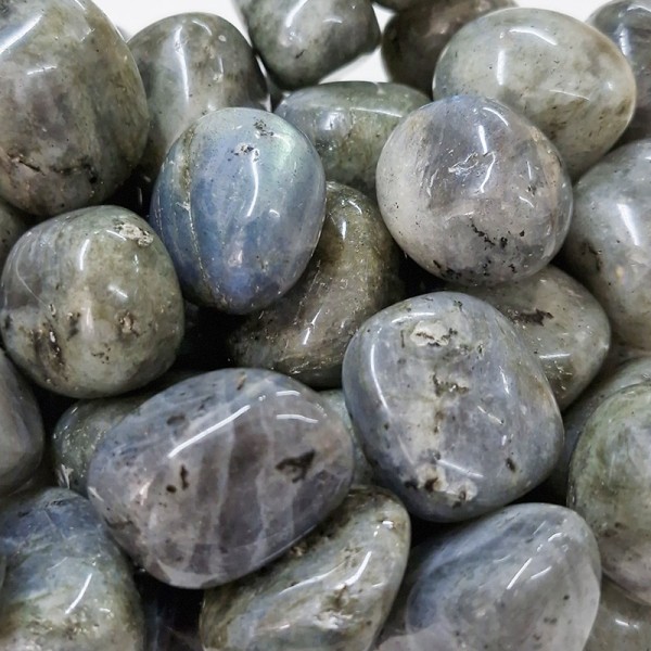 Labradorite verte, pierre naturelle polie.