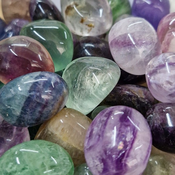 Fluorite, pierre naturelle polie.