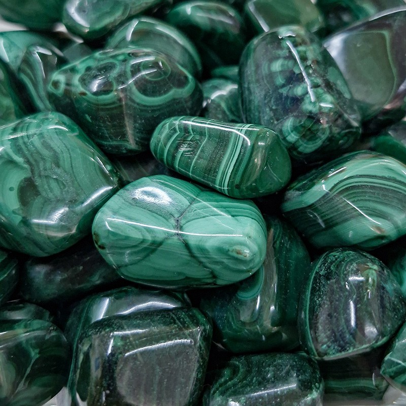 Malachite, pierre roulée.