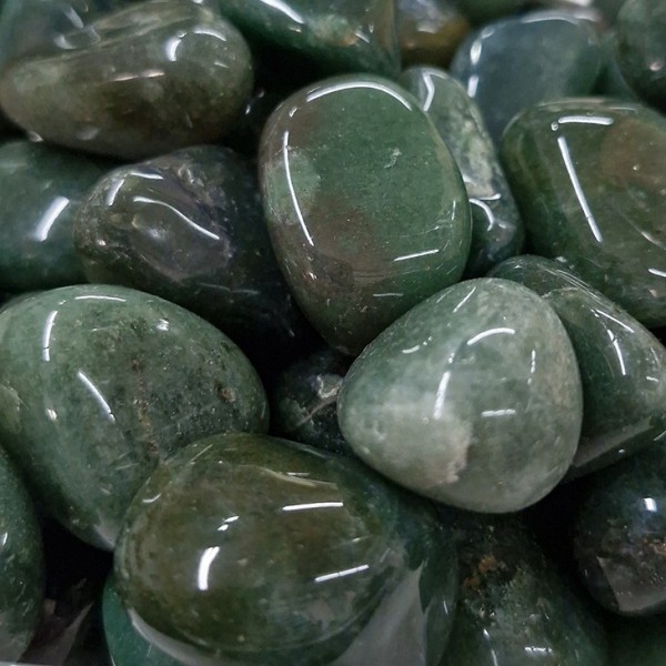 Aventurine verte, pierre roulée.