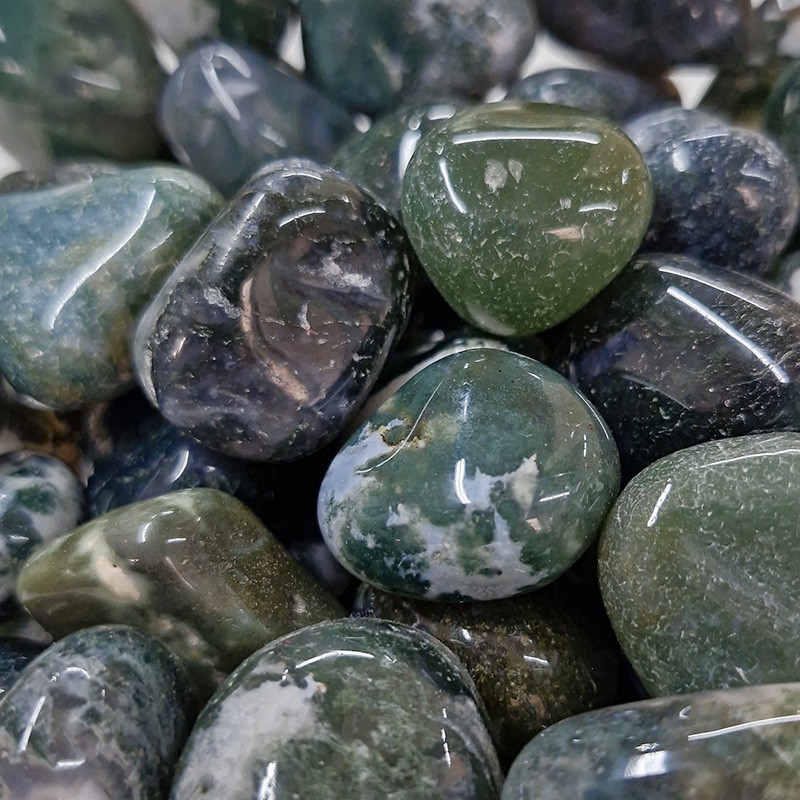 Agate mousse , pierre roulée.