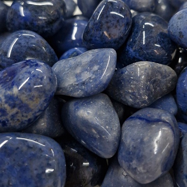Quartz bleu ou Dumortiérite, pierre naturelle polie.