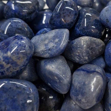 Quartz bleu ou Dumortiérite, pierre naturelle polie.