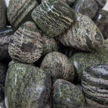 Serpentine, pierre roulée.