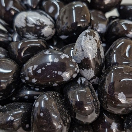 Obsidienne neige, pierre naturelle polie.