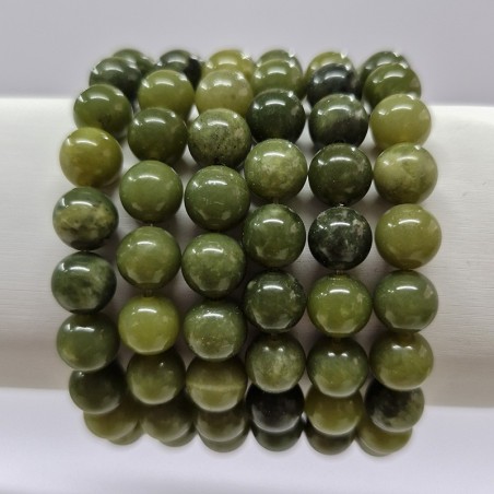 Bracelet en pierres naturelles Jade néphrite .