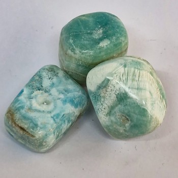 Aragonite bleue, pierre roulée.