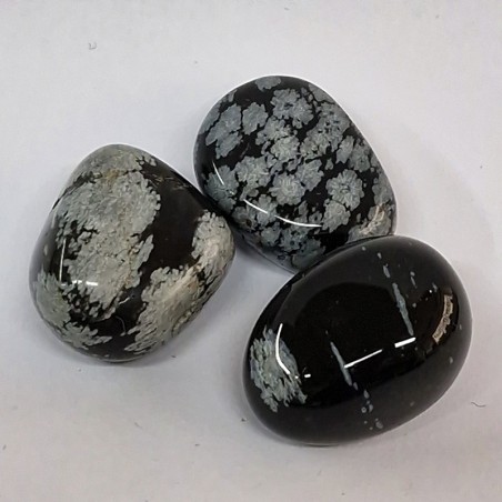 Obsidienne neige, pierre naturelle polie.