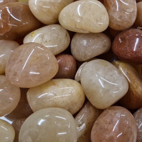 Aventurine orange, pierre roulée.