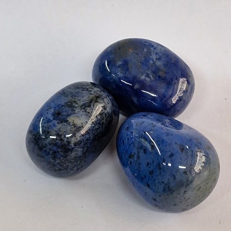 Quartz bleu ou Dumortiérite, pierre naturelle polie.