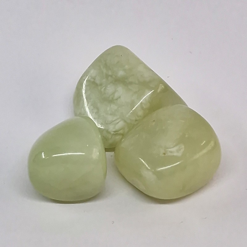 Jade vert, pierre naturelle polie.