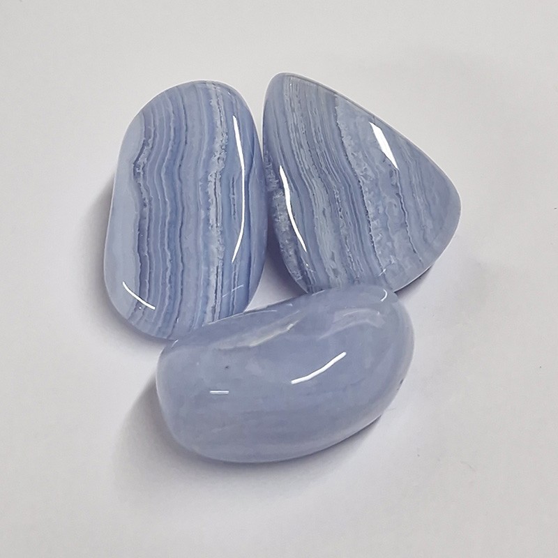 Calcédoine bleue, pierre roulée.