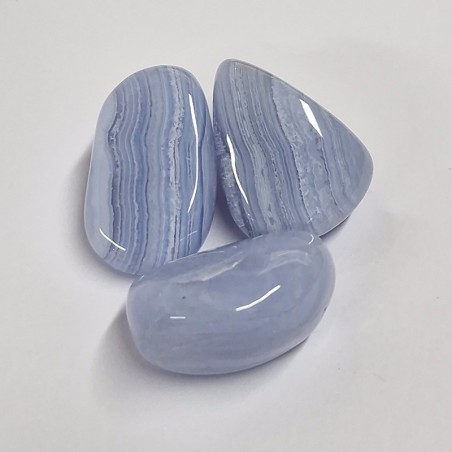 Calcédoine bleue, pierre roulée.