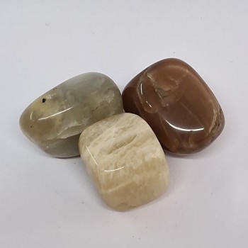 Pierre de lune, pierre naturelle polie.