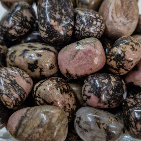 Rhodonite, pierre naturelle polie.