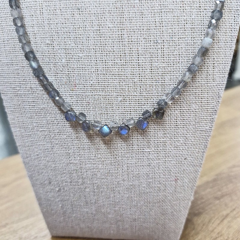 Collier en perles de Labradorite facettées de 4 mm