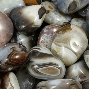 Pierre naturelle polie,  Agate du Botswana.