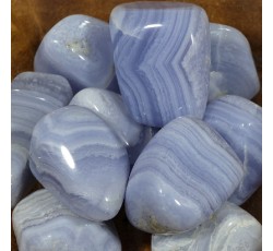 Calcédoine bleue, pierre roulée.