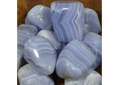 Calcédoine bleue, pierre roulée.