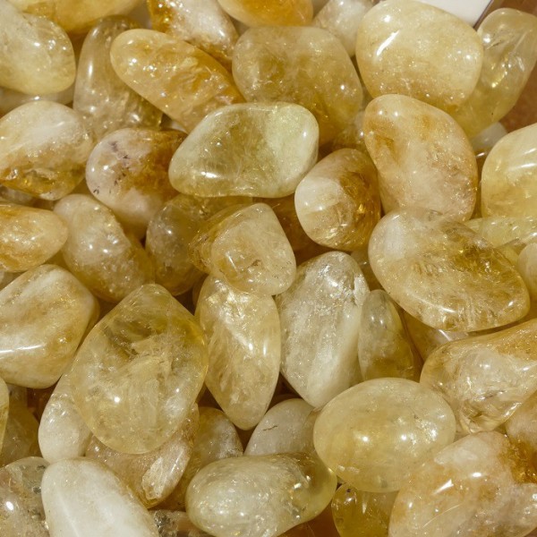 Citrine, pierre roulée.