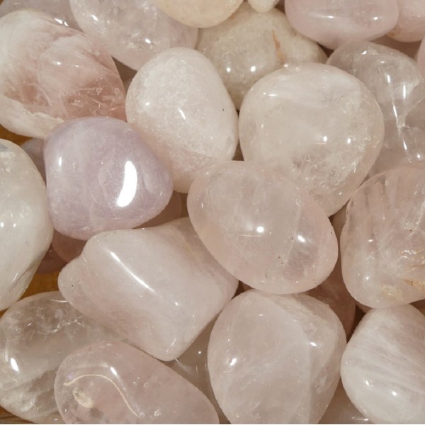 Quartz rose, pierre roulée.