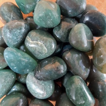 Aventurine verte, pierre roulée.